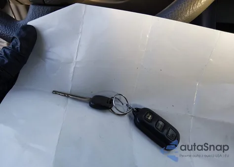 2005 Toyota Camry Le z USA, uszkodzony, nr VIN 4T1BE32K75U034202